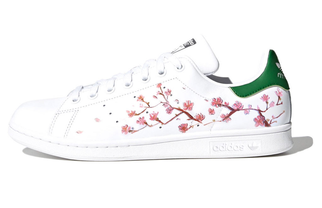 stan smith blanche et fleurs