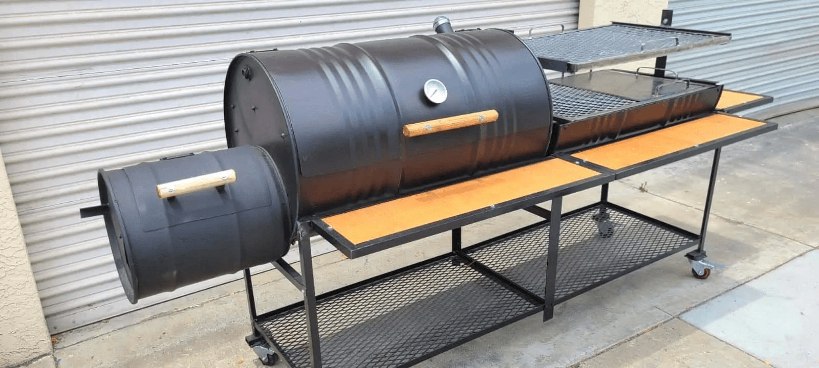 Moss Vertical Single Barrel Smoker – with Lower Firebox