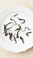 dry green tea leaves