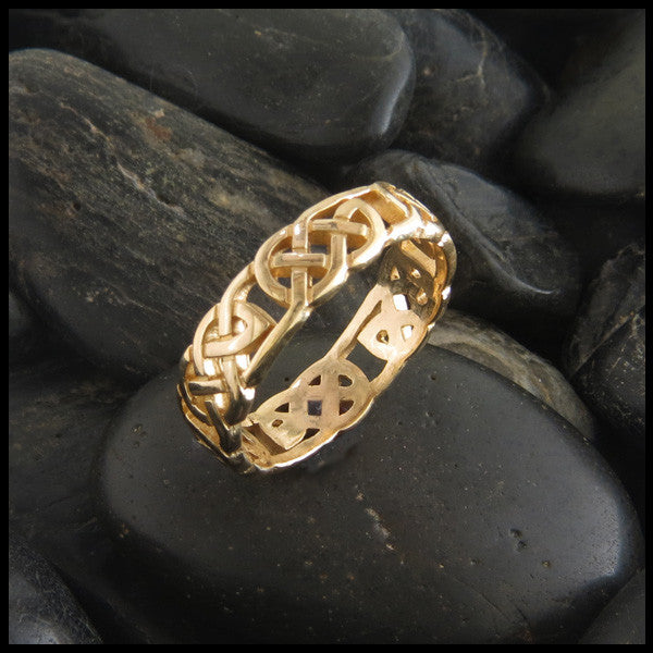 Open Knot Celtic Ring in 14K Gold | Walker Metalsmiths