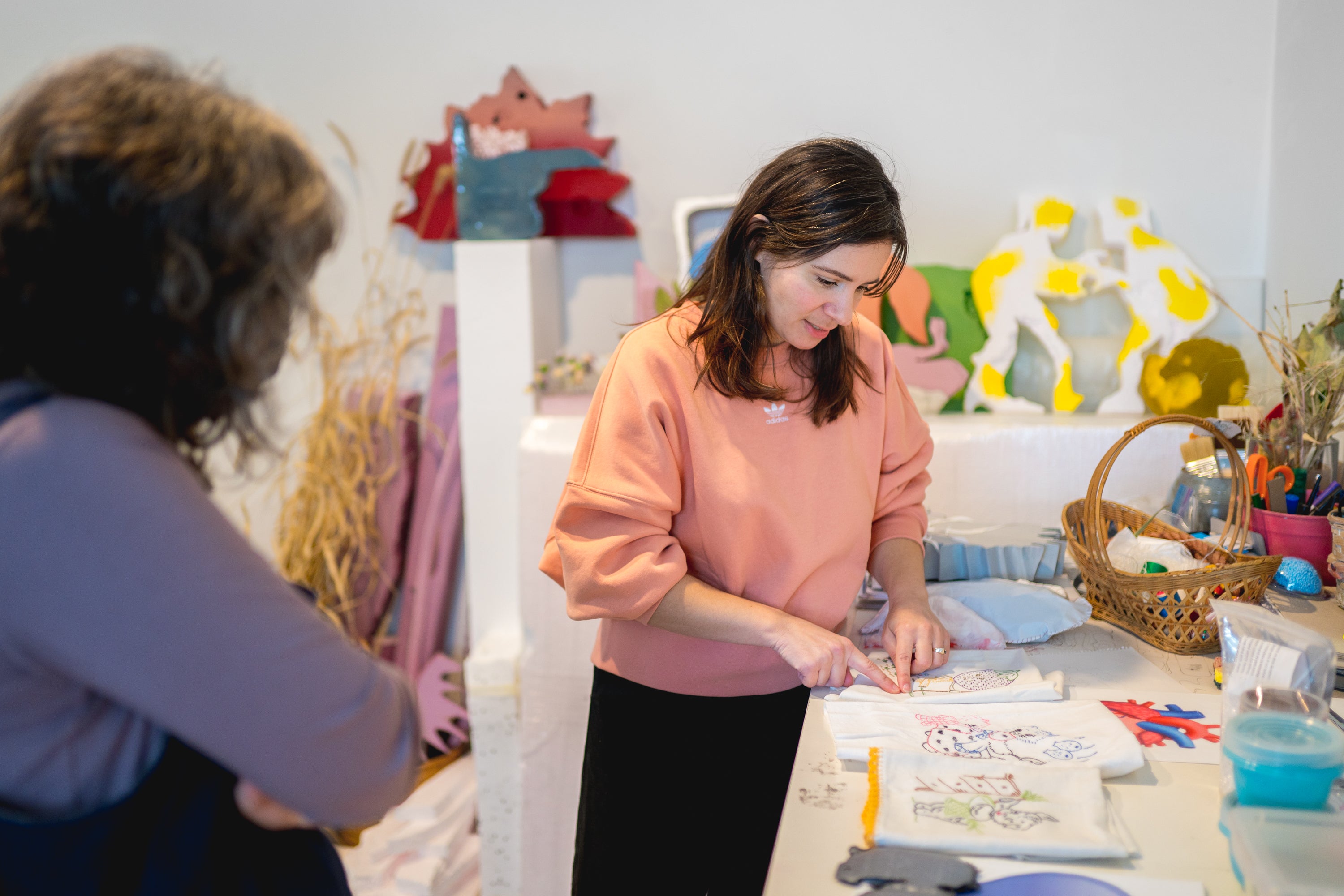 Dans l'atelier de Marjolaine Bourdua, photo de Jean-Michael Seminaro