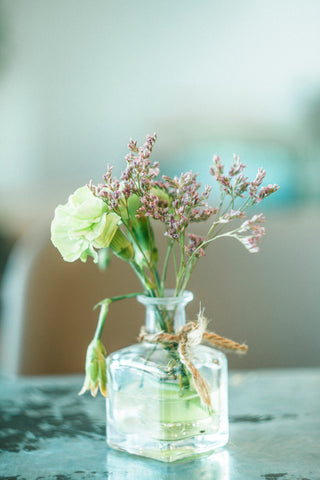 what is a bud vase for flowers