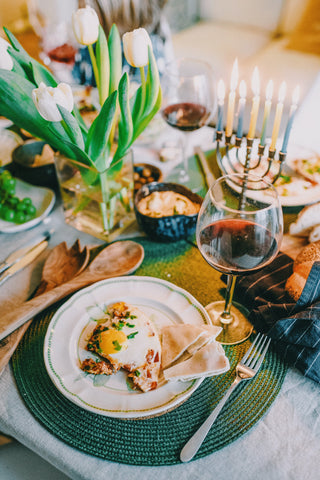 Hanukkah flowers table décor