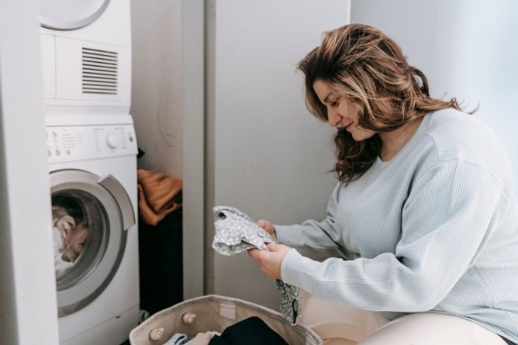 woman doing laundry