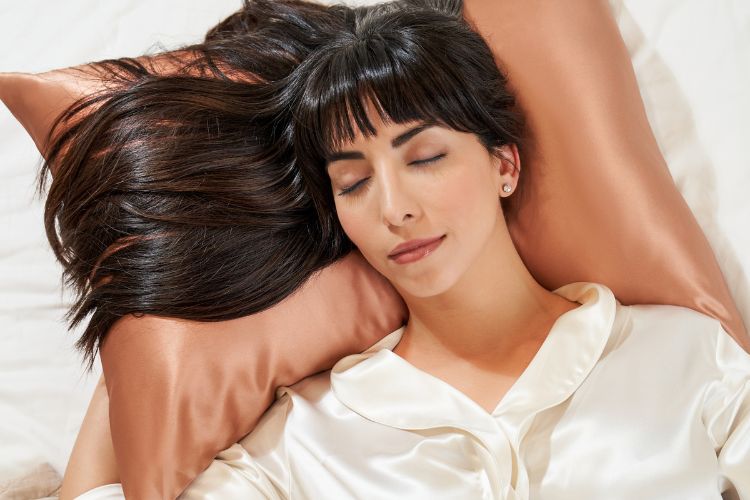 sleep comfortably with a silk pillowcase