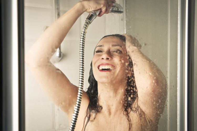 limit hot water to prevent frizz and enhance shin