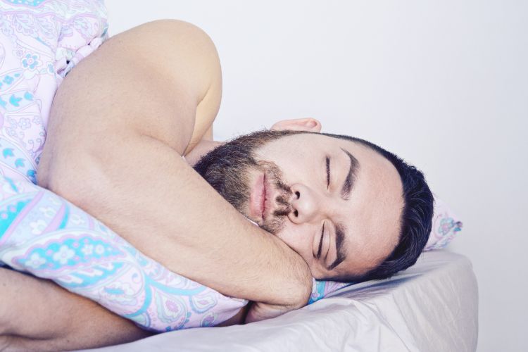 sleeping without a pillow may increase neck pain for back sleepers and side sleeepers