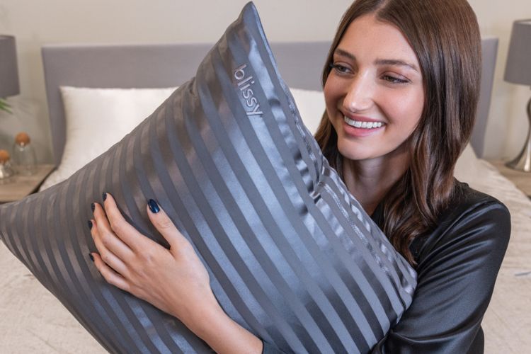 anti-ageing non-absorbent blissy pillowcase