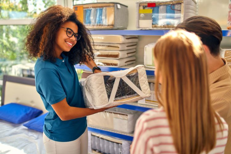 woman selling sheet set with minimum thread count