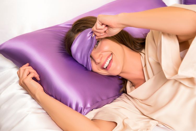 woman lying on silk pillowcase for less wrinkles