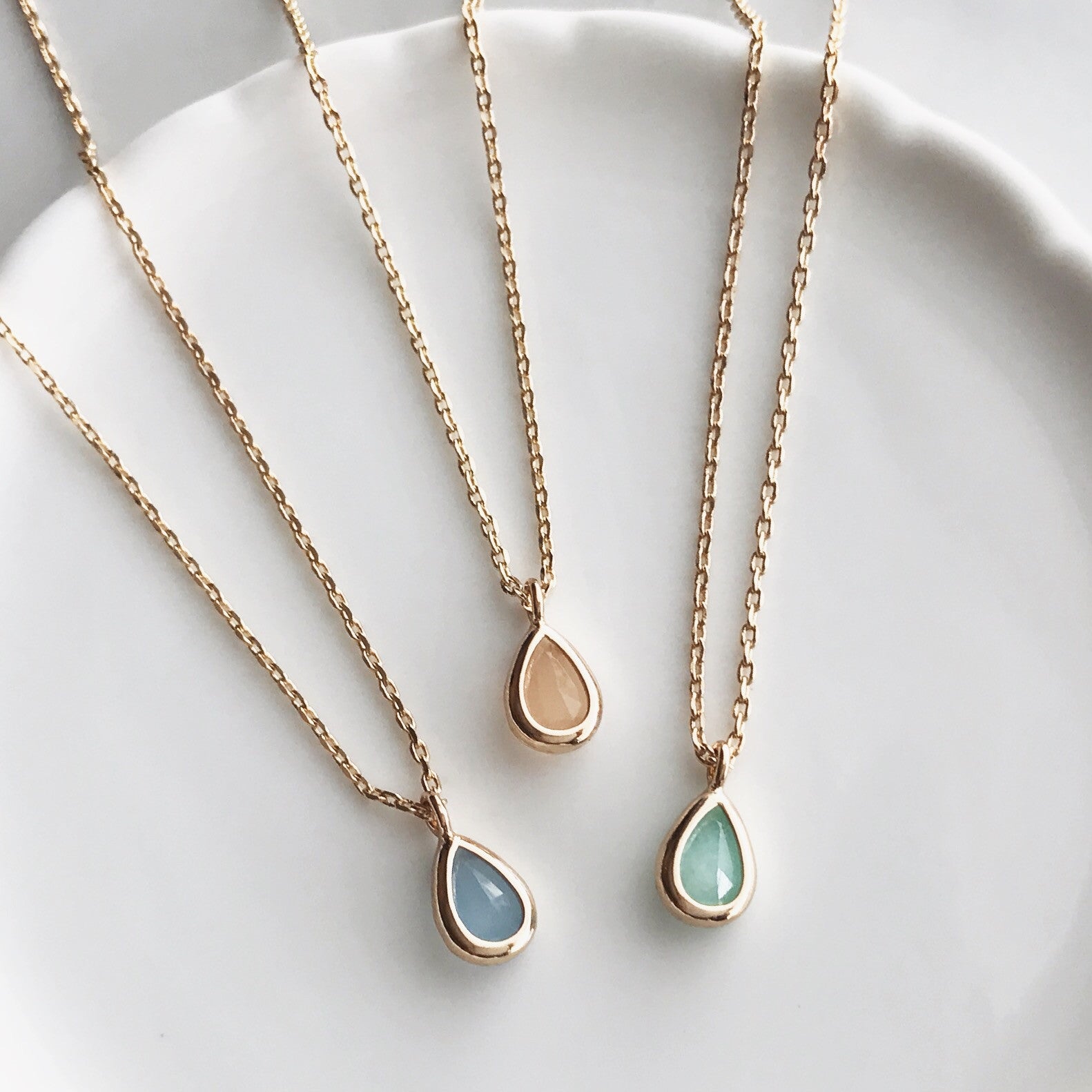 Dainty stone necklace