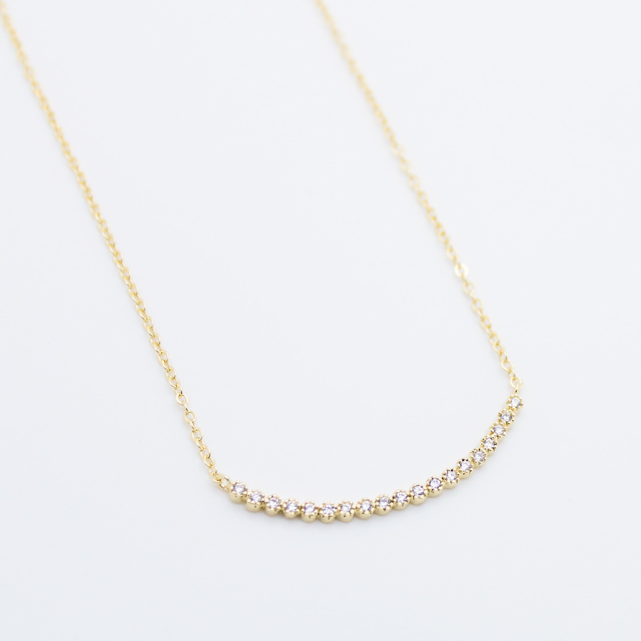 Curved bar necklace