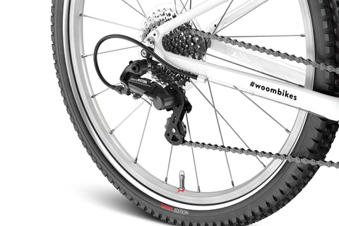 Woom 4 microSHIFT 7-speed rear derailleur coupled to an 11-28T cassette freewheel.