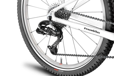 Woom 4 SRAM SX4 8-speed rear derailleur coupled to an 11-32T cassette freewheel.