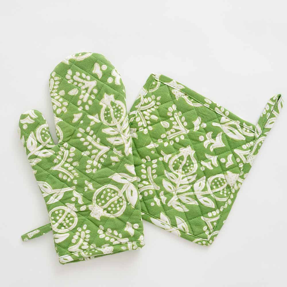 DII Antique Green Lattice Oven Mitt and Potholder Set