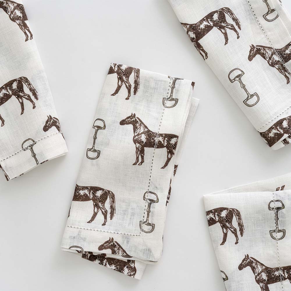 https://cdn.shopify.com/s/files/1/0224/8837/products/Horse-and-Snaffle-Napkins_8167-212446_1600x.jpg?v=1655249449