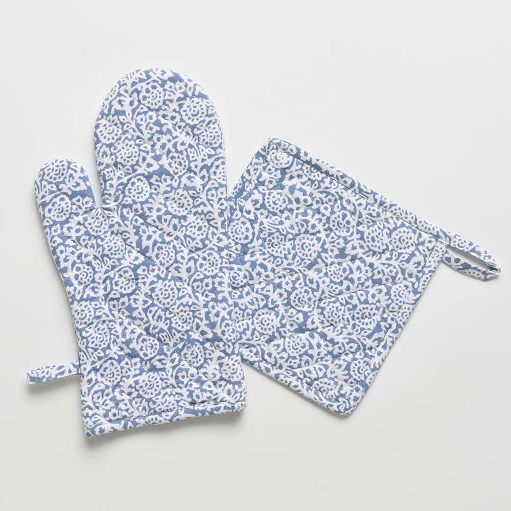 https://cdn.shopify.com/s/files/1/0224/8837/products/Tapestry-Blue-Oven-Mitt-Web-124600_1600x.jpg?v=1674066896