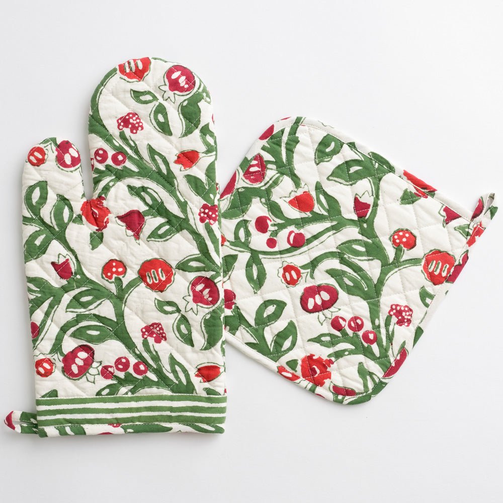 Dancing Artichokes Green Oven Mitt Set