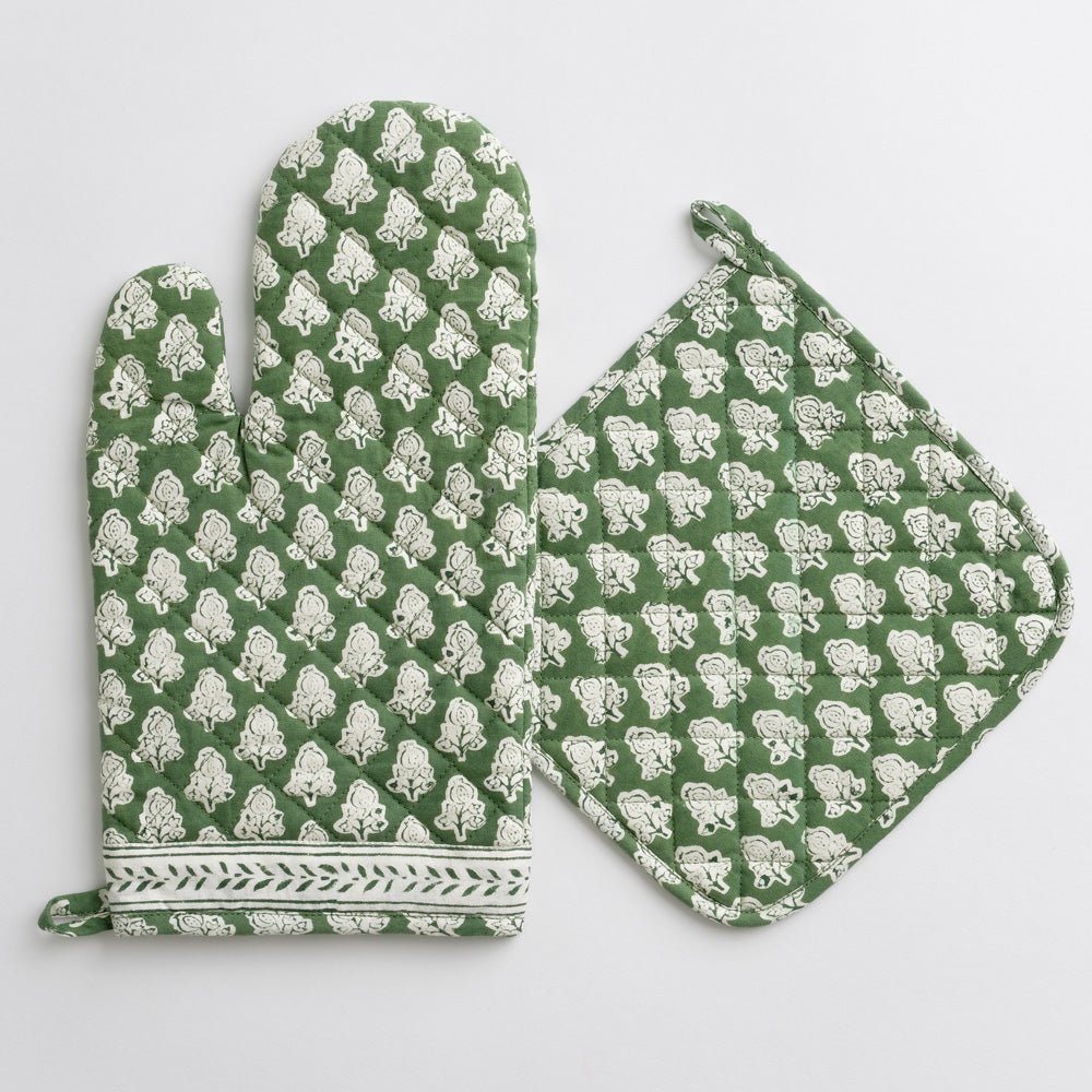 Trellis Green & White Oven Mitts and Pot Holders Set - 1 Piece of Each