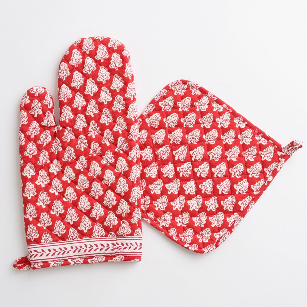 The Pioneer Woman Bandana Apron, Oven Mitt and Pot Holder Set