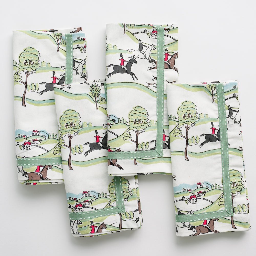 Hunt Scene Green Ribbon Oven Mitt Set