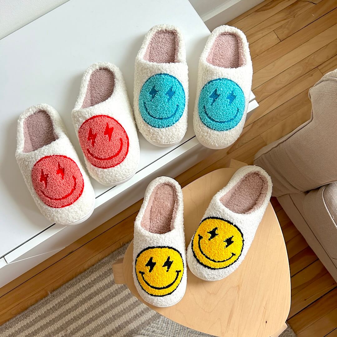 nordic_peace_flash_happy_face_slippers