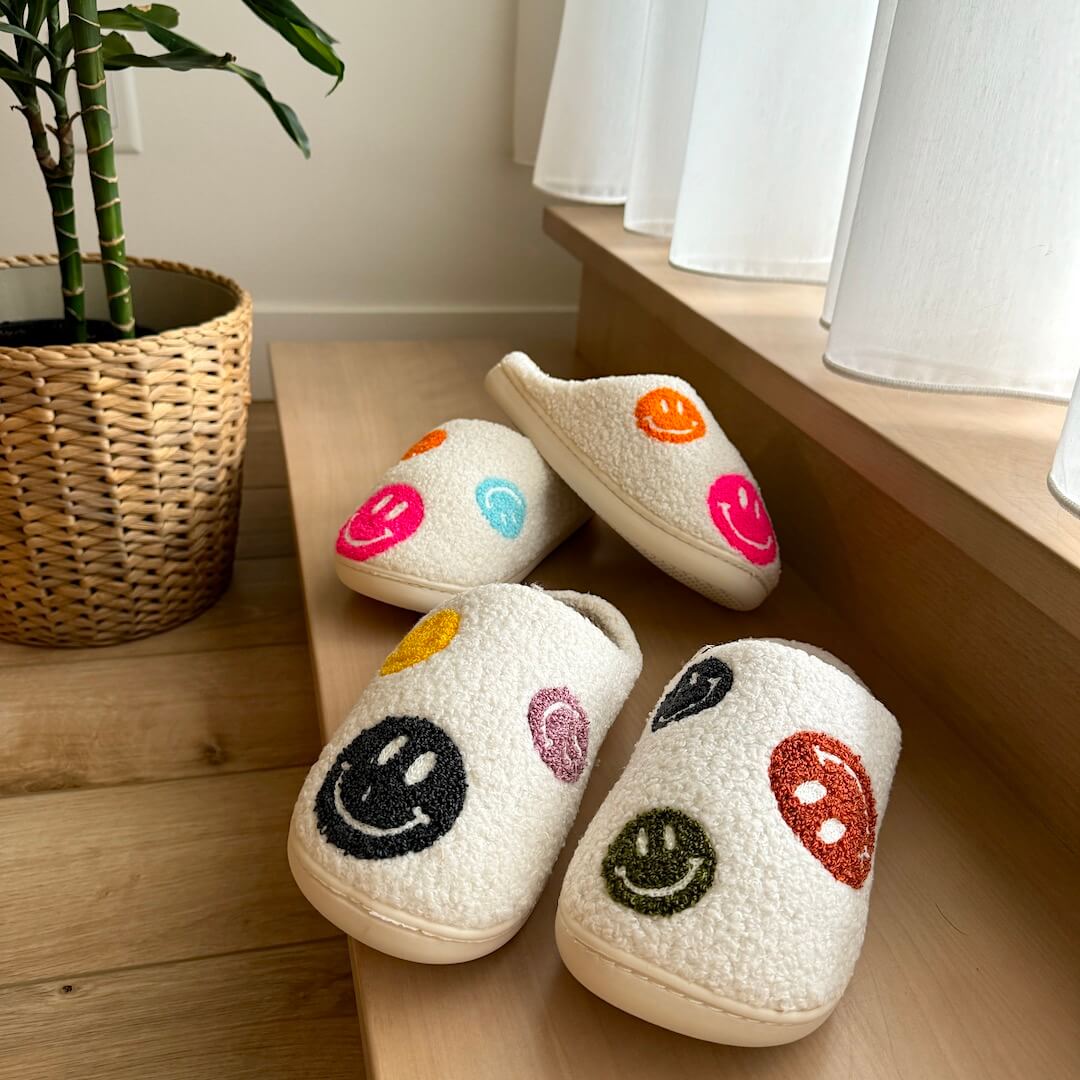 nordic_peace_colorful_happy_face_slides_slippers