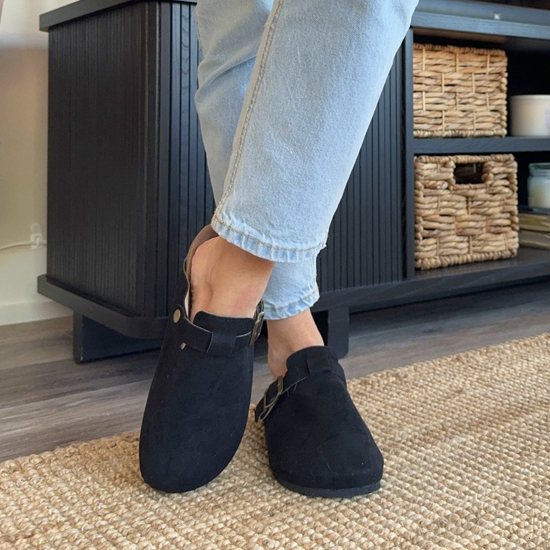 nordic_peace_suede_clogs