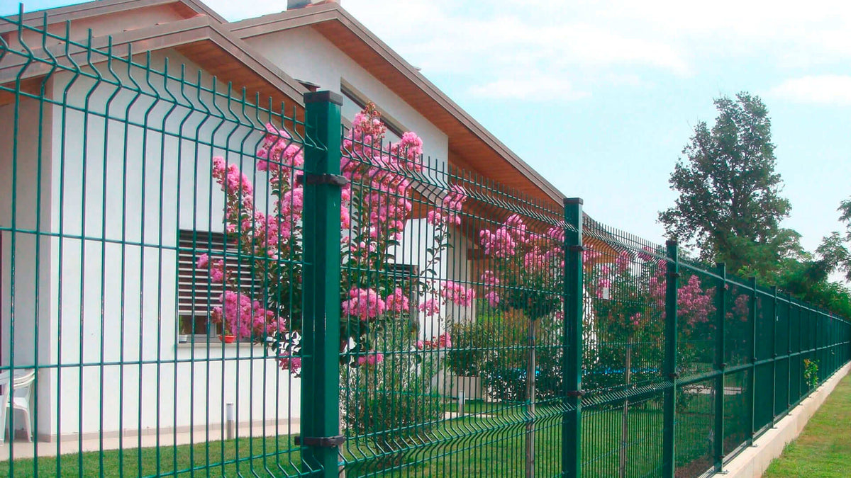 PANEL AQUILóN VALLA METALICA JARDIN - VALLAS Y CERRAMIENTOS JARDIN - VALLAS  ELECTROSOLDADA JARDIN - Casetas y Cobertizos de Resina para Jardin en  España, Piscinas Gre