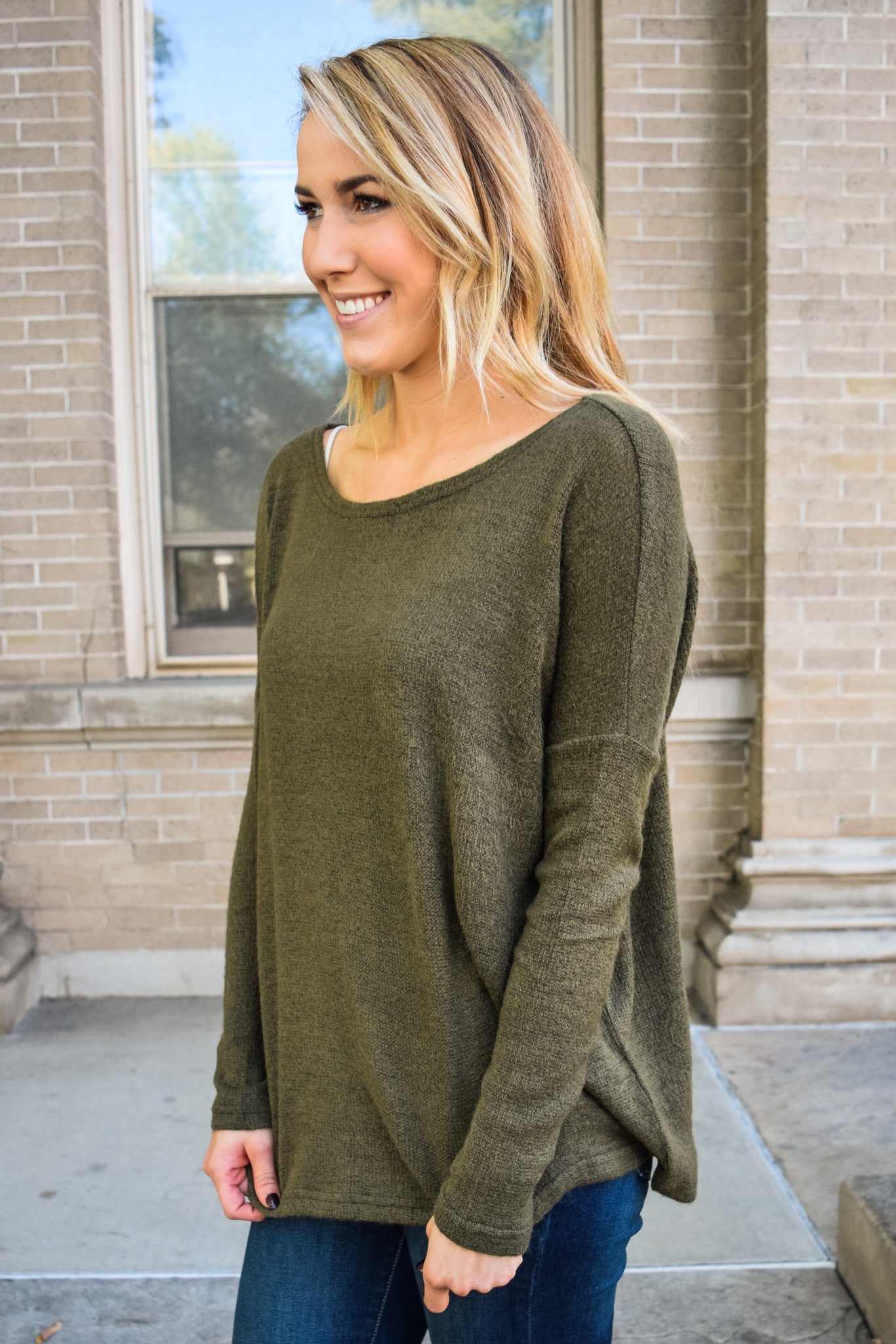 Simple and Soft Sweater Olive | GG Boutique