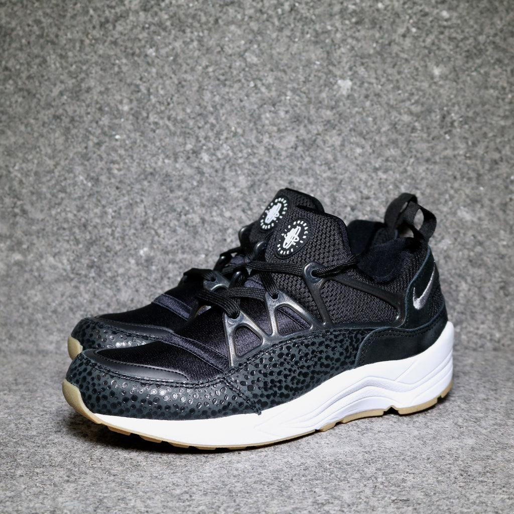 nike air huarache light black