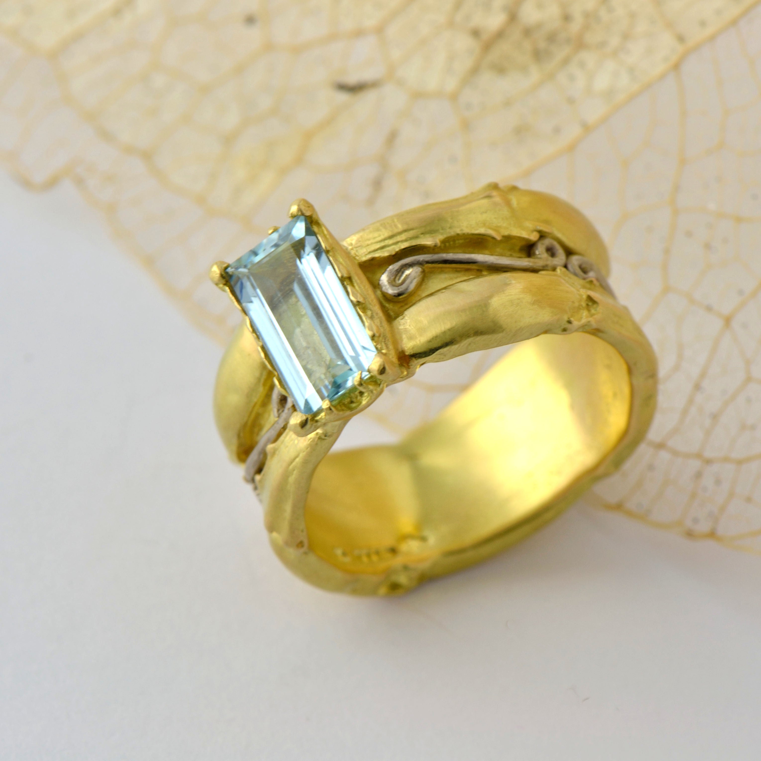 contemporary aquamarine ring