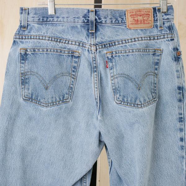 womens light wash levi jeans