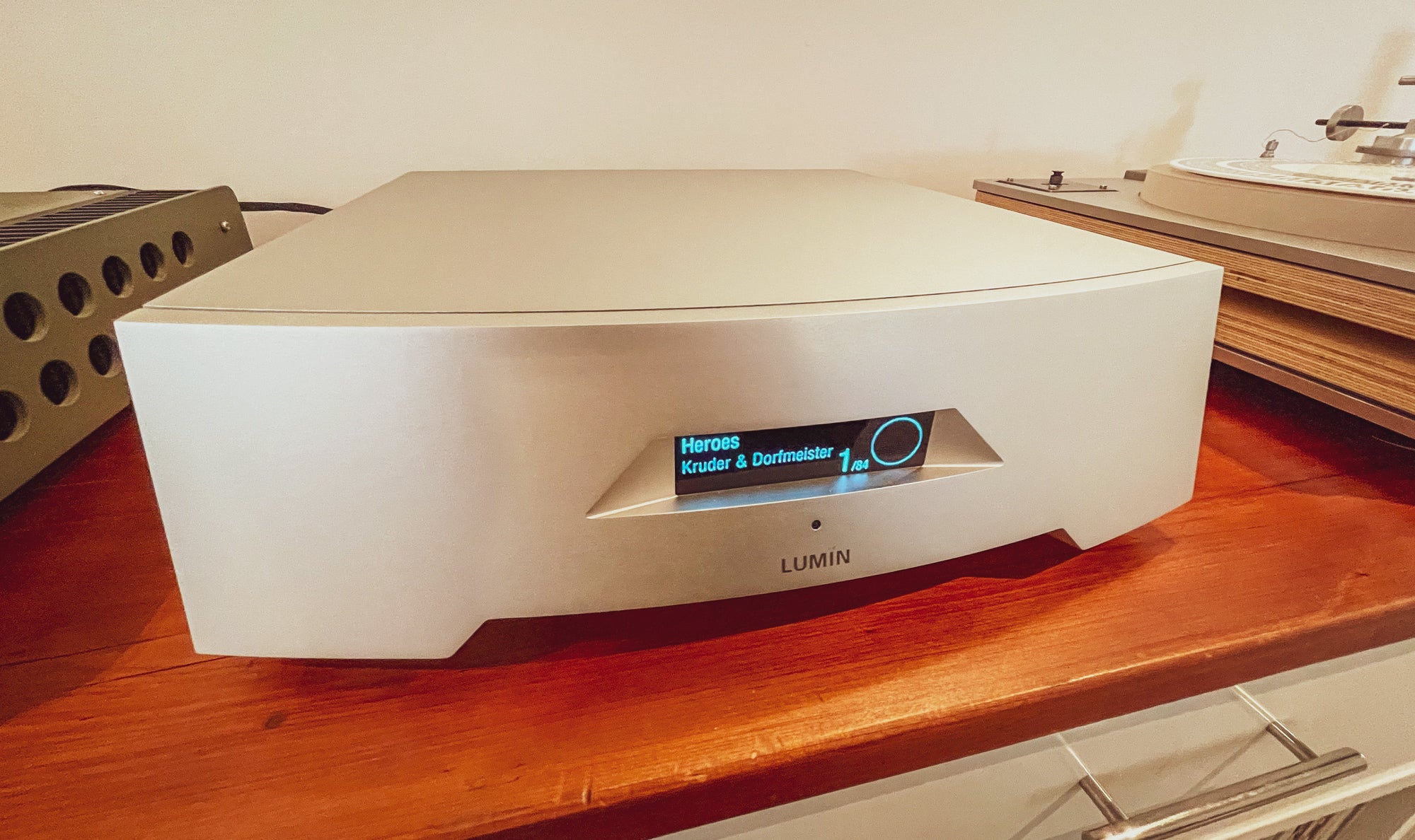 LUMIN P1 MUSIC STREAMING PRE-AMPLIFIER