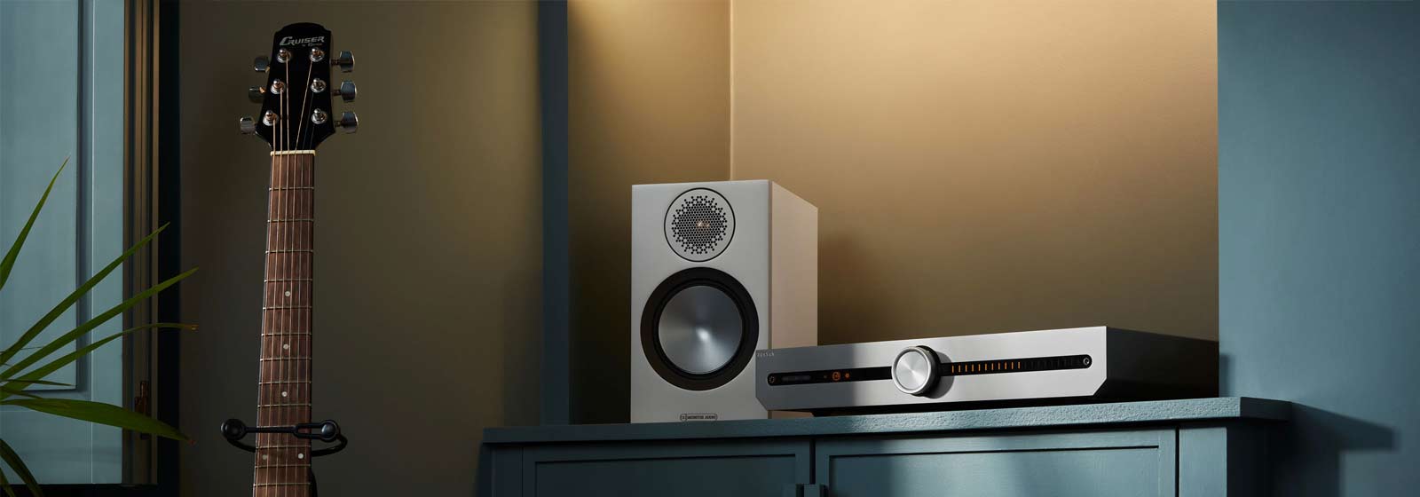 Roksan-Attessa-Integrated-Amplifier-lifestyle