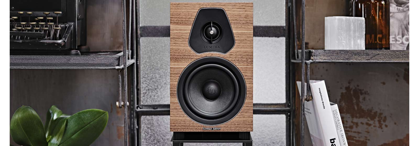 Sonuf-faber-Lumin-II-bookshelf-speakers-lifestyle