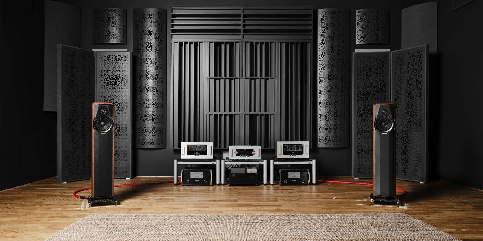 Sonus-faber-maxima-amator-speakers-floor