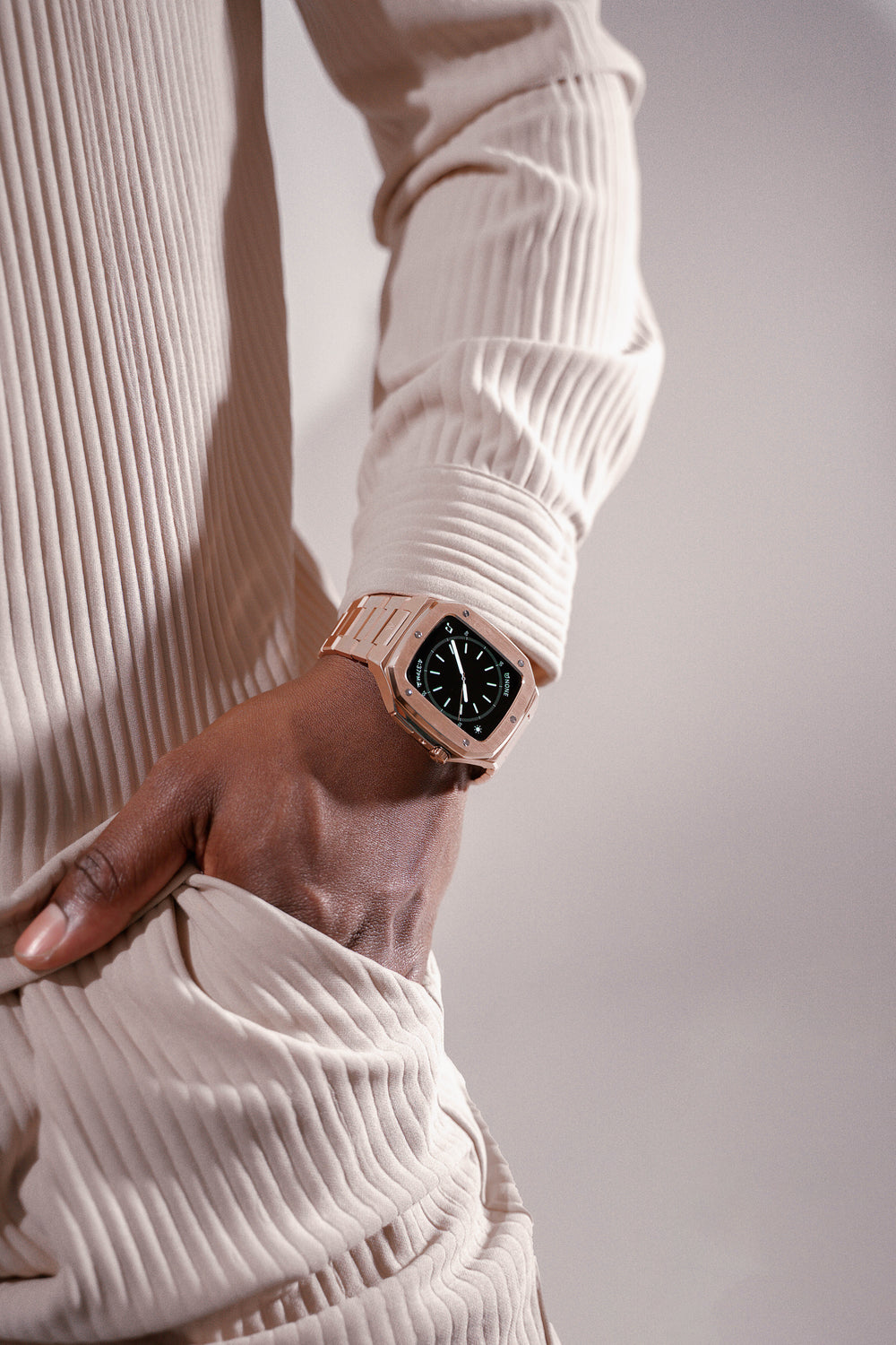 HOW TO MAKE YOUR APPLE WATCH LOOK LUXURIOUS FOR CHEAP! (FEATURING