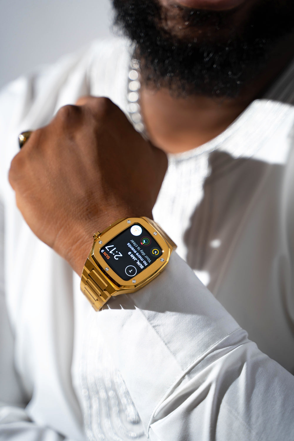 How to make your apple smartwatch look like a luxury traditional