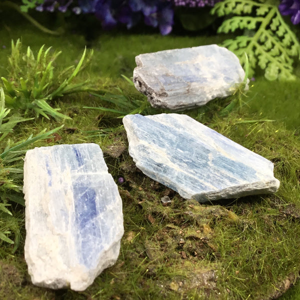 CRYSTALS FOR HEALING & WELLBEING - Blue Kyanite Healers Set 4
