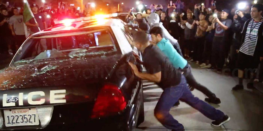 Hundreds Of Trump Protesters Surround And Attack Police Car