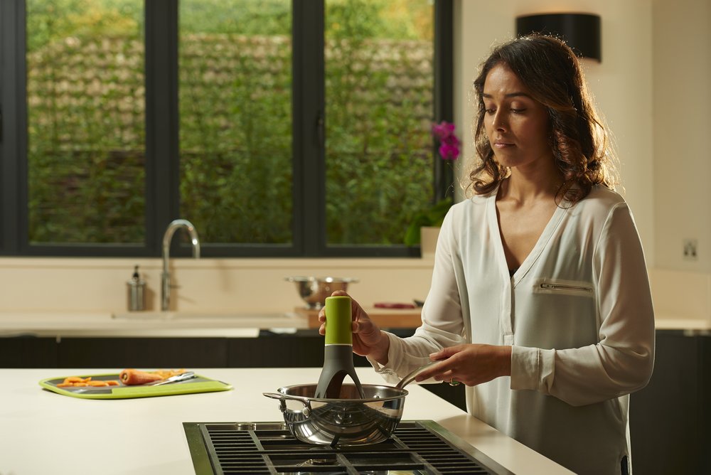 An automatic stirrer so your food doesn't burn at the bottom of the pan as  you're running around the kitchen doing a million tasks, like chopping  veggies, answe… in 2023