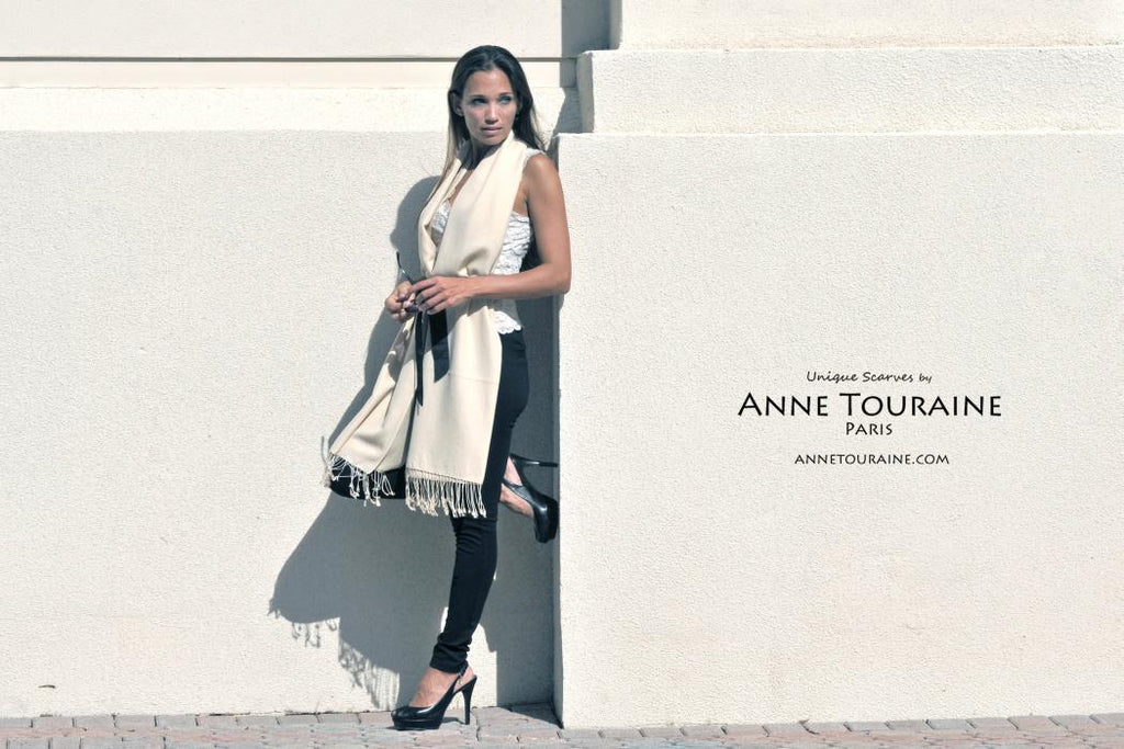 Cashmere silk pashmina by ANNE TOURAINE PARIS™:  beige pashmina hanging loose under a tight belt 