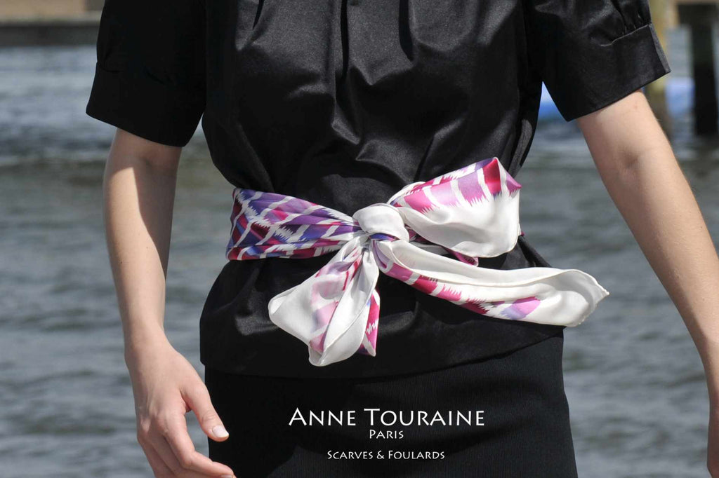 Extra large silk scarves by ANNE TOURAINE Paris™: pink and white silk satin scarf tied as a belt with a fluffy bow