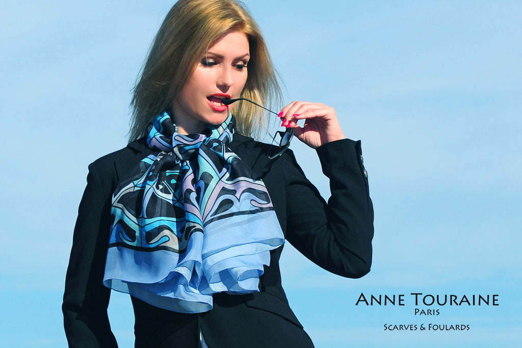  Extra large silk chiffon scarf multicolor around a ponytail Extra large silk chiffon scarves by ANNE TOURAINE Paris™: lavender blue scarf with one simple knot