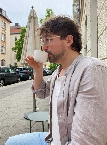 Ruben drinking coffee Mókuska Mornings