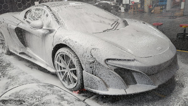 Snow Foam McLaren 675LT