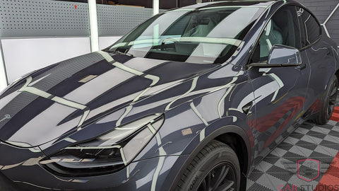 2023 Tesla Model Y / Grey + White Interior Bonnet