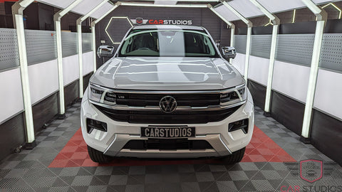 2023 Volkswagen Amarok / White Main