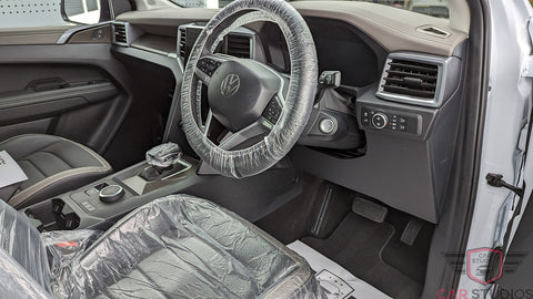 2023 Volkswagen Amarok / White Interior